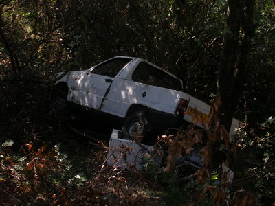 voiture dans ravin